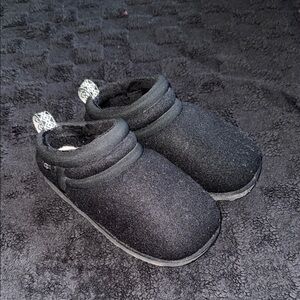 UGG Black Kids size 5 Slippers